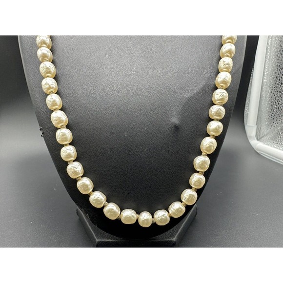 Vintage Miriam Haskell Knotted Baroque Pearl Necklace 24” - Picture 2 of 8